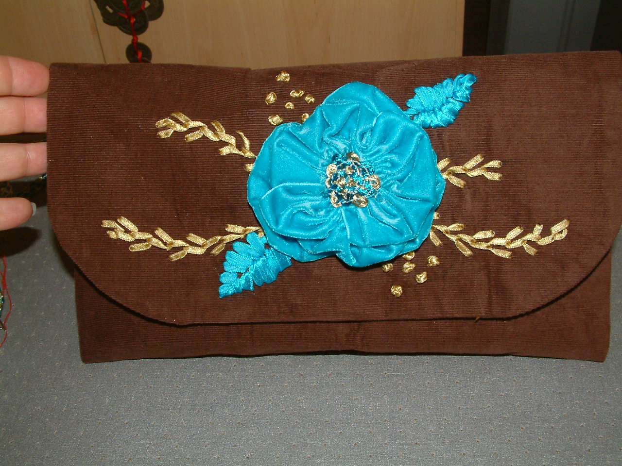 Clutch embroidered